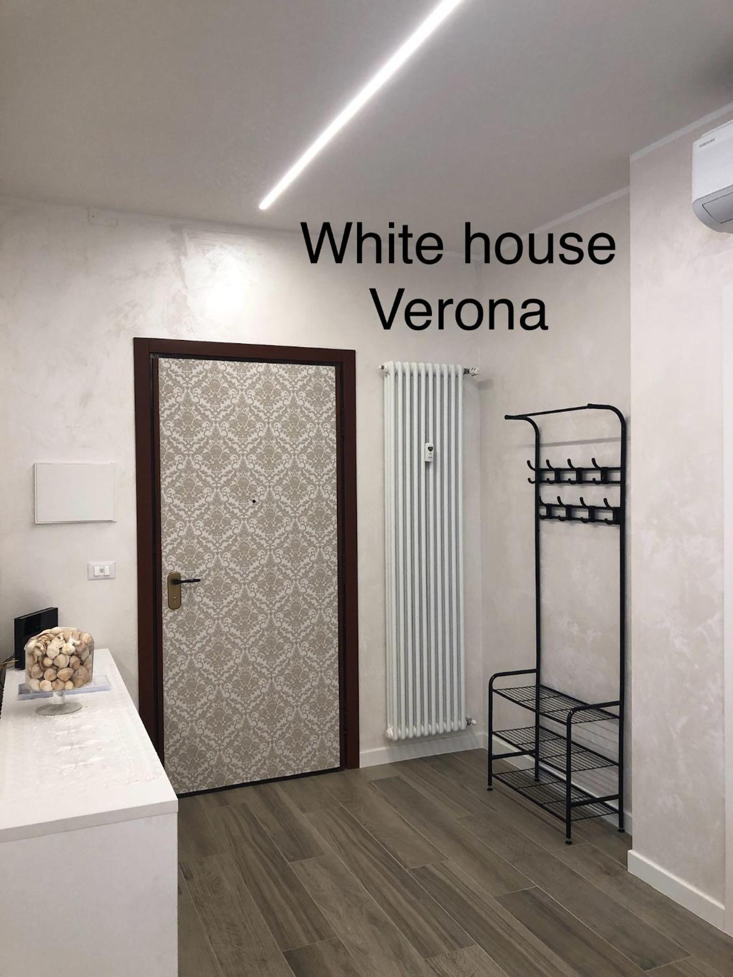 White House Apartment Verona Bagian luar foto