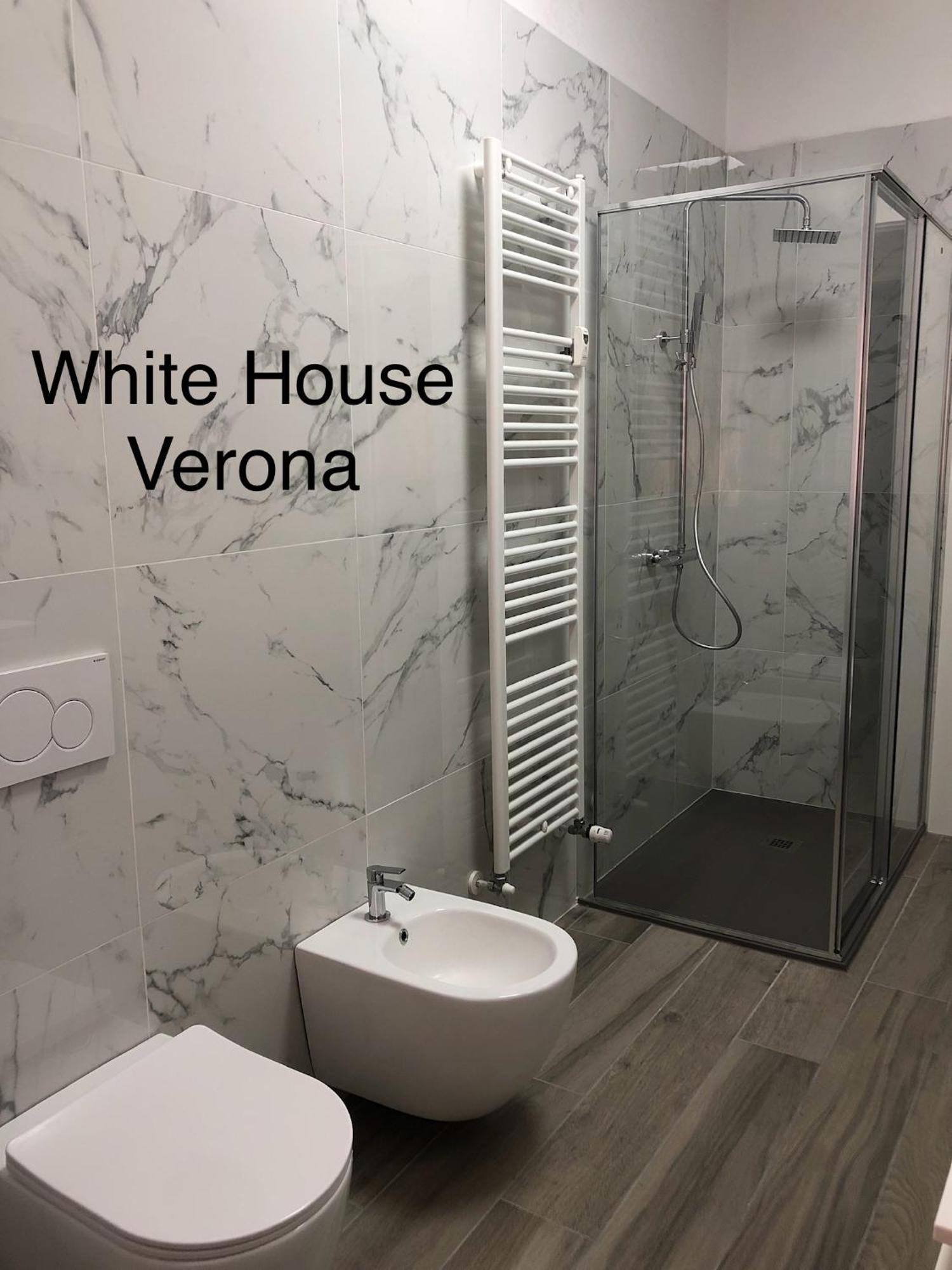 White House Apartment Verona Bagian luar foto