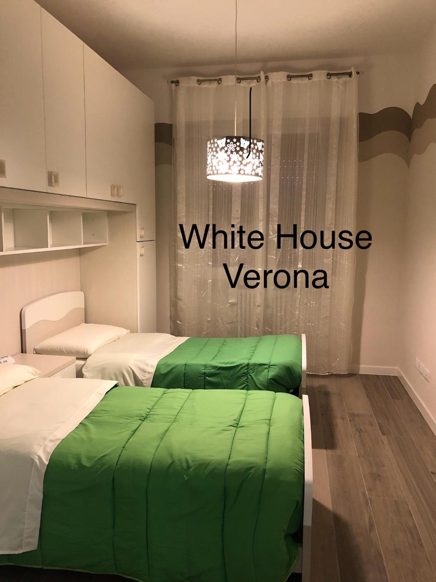 White House Apartment Verona Bagian luar foto