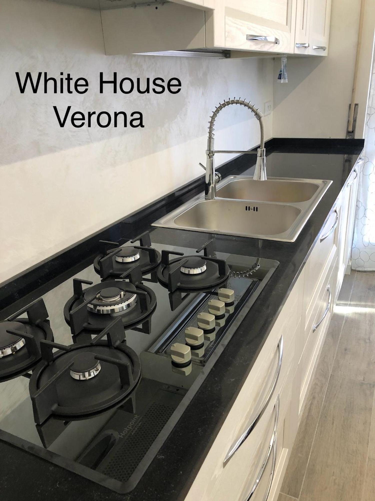 White House Apartment Verona Bagian luar foto